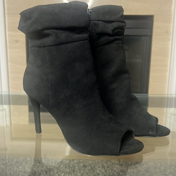 Material Girl Womens Petra Fabric Peep Toe Ankle Fashion Boots, Black, 9 - Picture 5 of 8